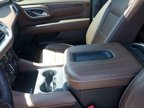 Used 2022 Chevrolet Suburban High Country image 19