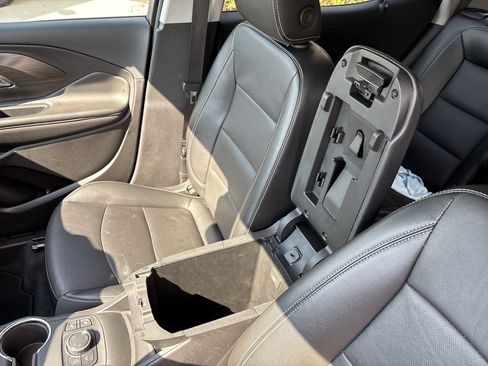 Used 2024 GMC Terrain SLT AWD/4WD image 24