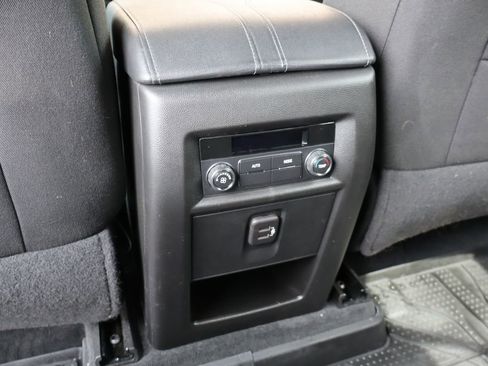 Used 2023 Chevrolet Traverse LT FWD image 41