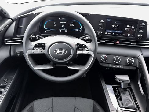 New 2026 Hyundai Elantra SE image 18
