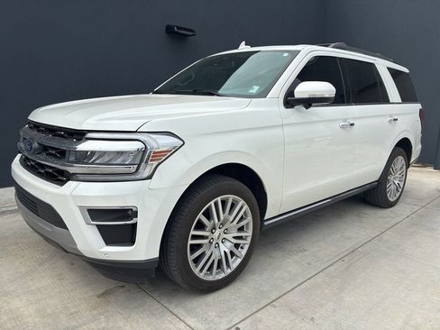 Used 2024 Ford Expedition Limited image 1