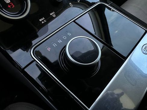 Used 2019 Land Rover Range Rover Velar S image 28