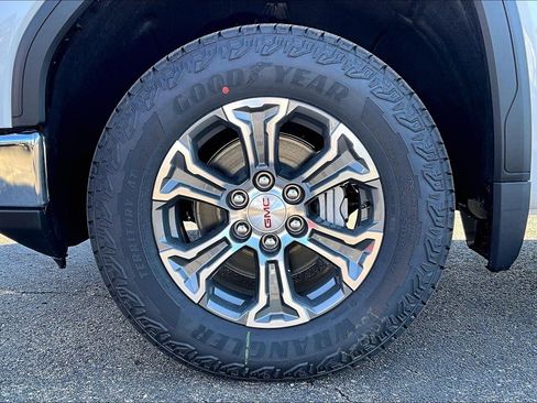 New 2026 GMC Sierra 1500 SLE w/ X31 Off-Road Package image 12