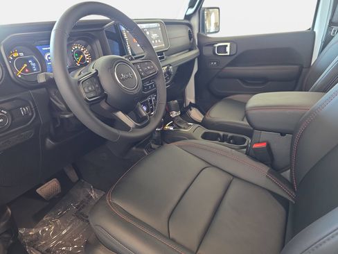 Used 2026 Jeep Wrangler Unlimited Rubicon AWD/4WD image 15