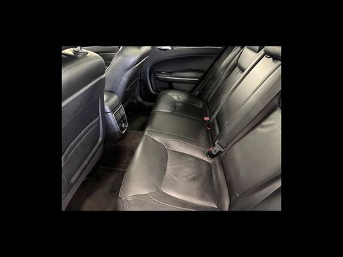 Used 2011 Chrysler 300 C RWD image 17