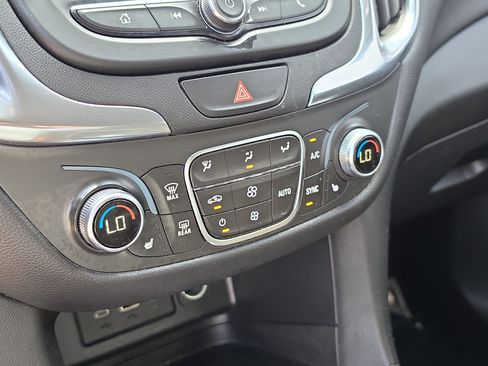 Used 2021 Chevrolet Equinox LT FWD image 25