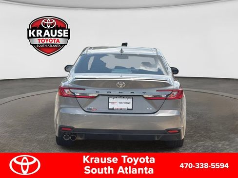 Used 2025 Toyota Camry SE w/ Convenience Package FWD image 6