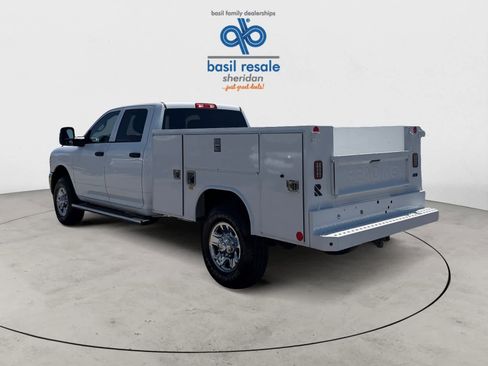 Used 2024 RAM 2500 Tradesman w/ Chrome Appearance Group AWD/4WD image 4