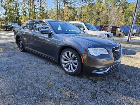 Used 2019 Chrysler 300 Touring L w/ Quick Order Package 22F image 5