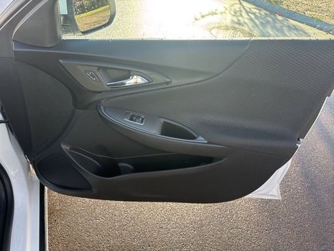 Used 2018 Chevrolet Malibu LT image 11