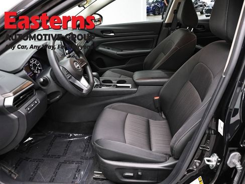 Used 2025 Nissan Altima 2.5 SV FWD image 14