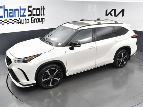 Used 2021 Toyota Highlander XSE AWD/4WD image 10