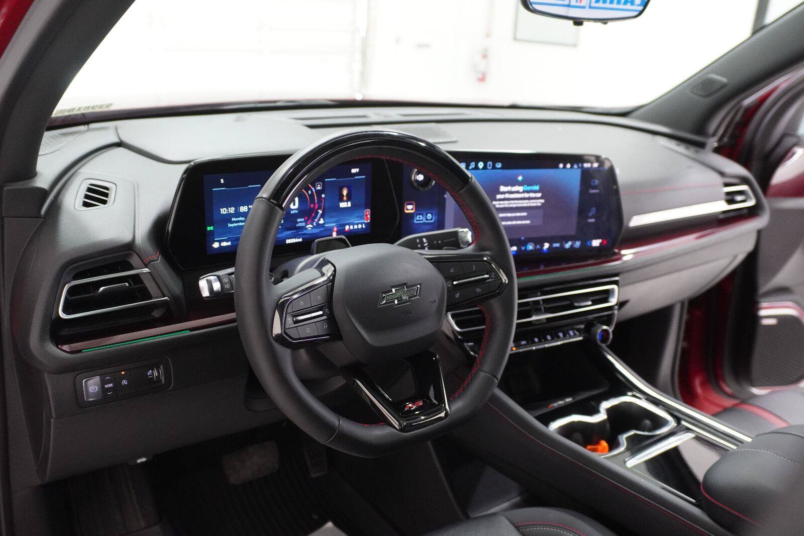 Used 2025 Chevrolet Traverse RS w/ LPO, Floor Liner Package FWD image 9