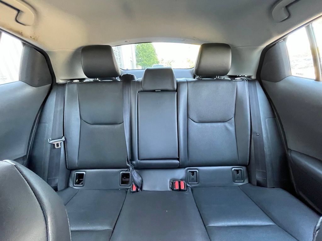 Used 2025 Toyota Prius XLE FWD image 30