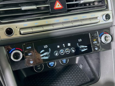 Used 2025 Genesis G70 2.5T image 24