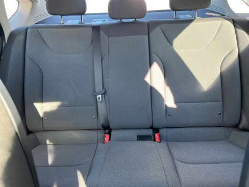 Used 2025 Kia K4 LXS image 37