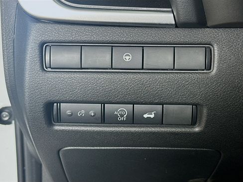 Used 2025 Nissan Rogue SV AWD/4WD image 17