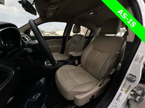 Used 2013 Chrysler 200 Limited FWD image 17
