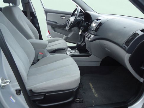 Used 2010 Hyundai Elantra GLS FWD image 22