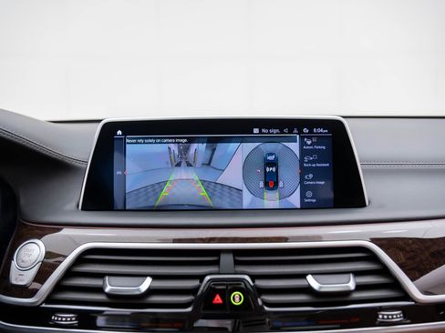 Certified 2022 BMW 750i xDrive w/ Executive Package image 26