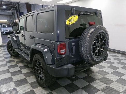 Used 2017 Jeep Wrangler Unlimited Sahara AWD/4WD image 11