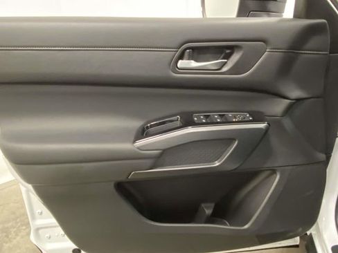 New 2026 Nissan Pathfinder SL image 12