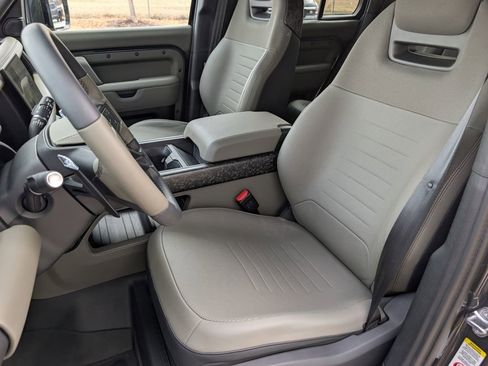 Certified 2025 Land Rover Defender 110 image 6