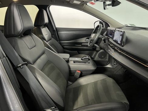 Used 2024 Nissan Ariya AWD image 32