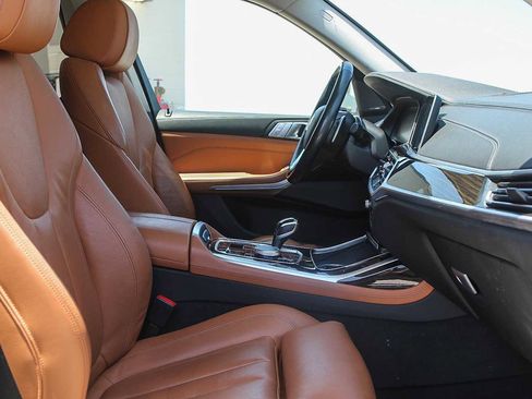 Used 2019 BMW X7 xDrive40i w/ Parking Assistance Package image 16