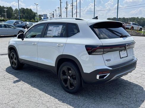 Used 2025 Volkswagen Taos SEL AWD/4WD image 7