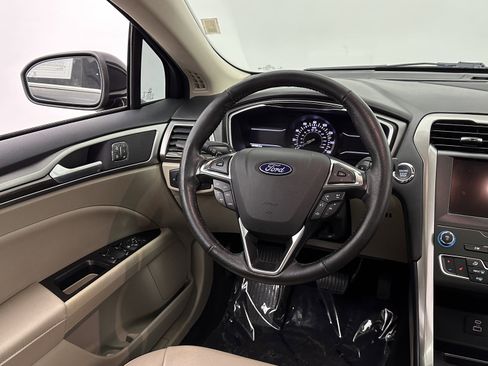 Used 2019 Ford Fusion SEL image 28