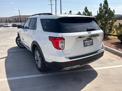 Used 2024 Ford Explorer XLT w/ Equipment Group 202A RWD image 9