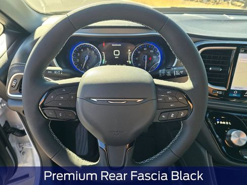 New 2027 Chrysler Pacifica Limited AWD/4WD image 19