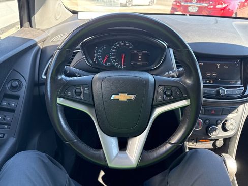 Used 2018 Chevrolet Trax LT w/ LT Convenience Package image 13