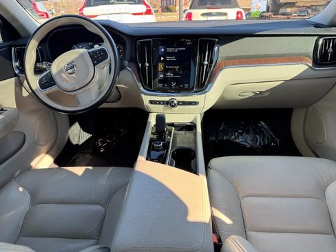 Certified 2022 Volvo S60 B5 Momentum image 12