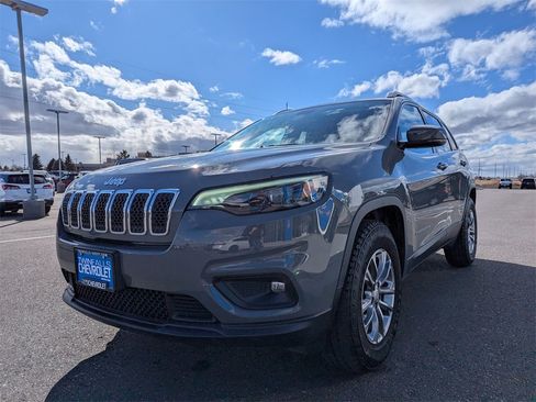 Used 2019 Jeep Cherokee Latitude Plus w/ Cold Weather Group image 7