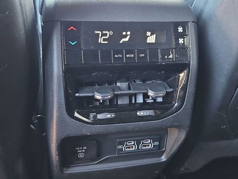 Used 2024 Jeep Grand Cherokee L Altitude image 21