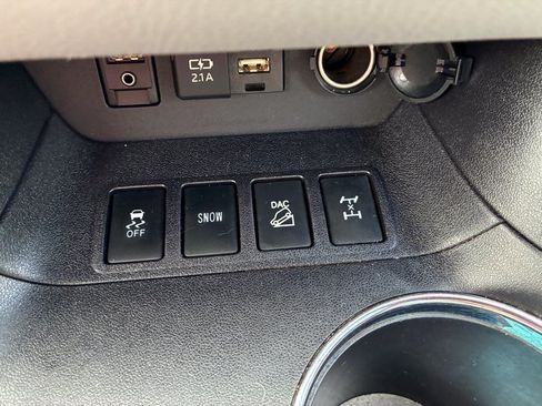 Used 2019 Toyota Highlander XLE AWD/4WD image 16