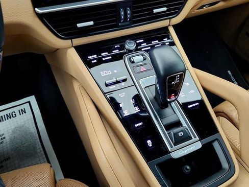 Used 2023 Porsche Cayenne Platinum Edition AWD/4WD image 17