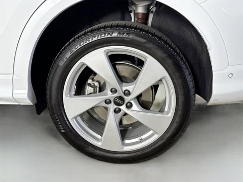 Certified 2025 Audi Q5 Premium Plus w/ Premium Plus image 32