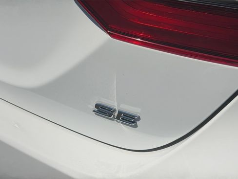 Used 2024 Toyota Camry SE FWD image 16