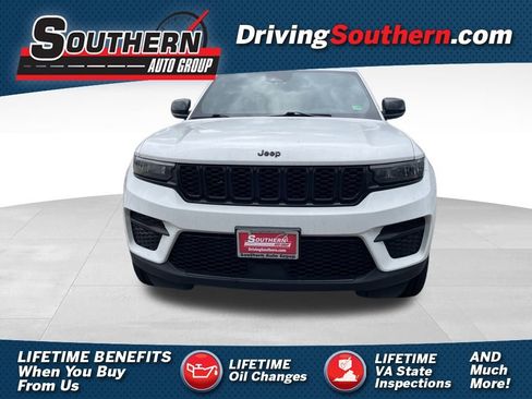 Used 2025 Jeep Grand Cherokee Altitude w/ Trailer Tow Package image 1