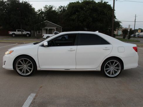 Used 2012 Toyota Camry XLE FWD image 6