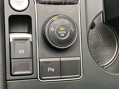 Used 2021 Volkswagen Atlas SE w/ Panoramic Sunroof Package image 17