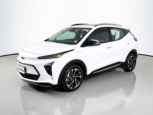 Used 2022 Chevrolet Bolt EUV Premier w/ Sun & Sound Package image 4