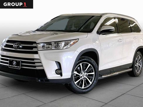 Used 2019 Toyota Highlander XLE FWD image 1