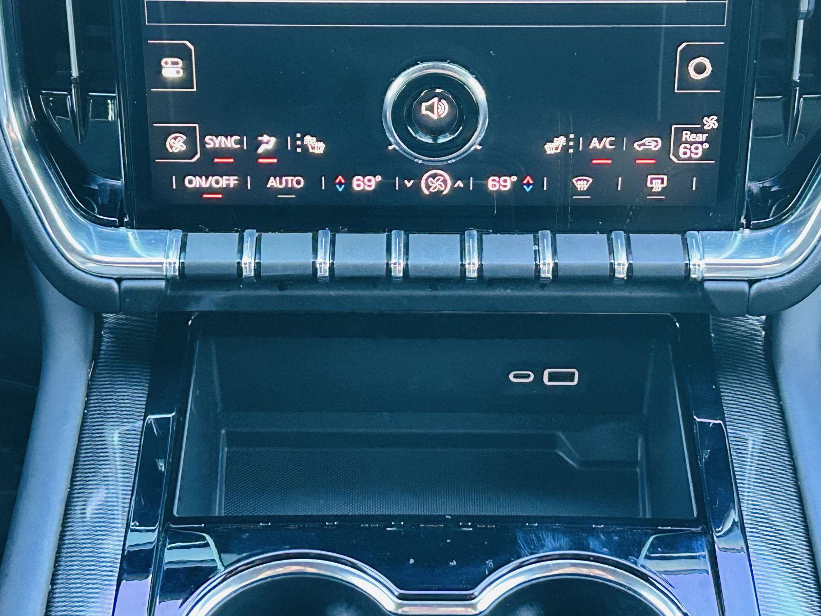 Used 2025 GMC Yukon Elevation AWD/4WD image 28