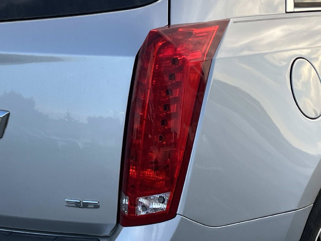 Used 2016 Cadillac SRX Luxury FWD image 10