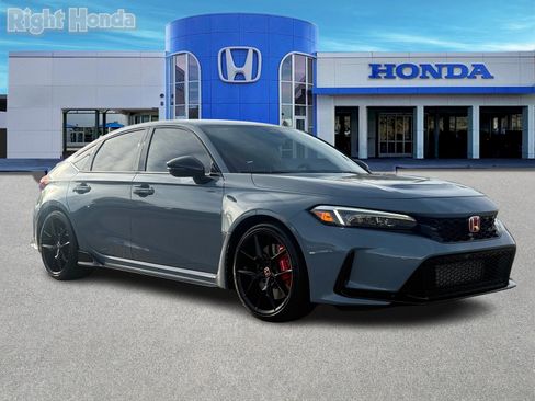 Used 2023 Honda Civic Type R image 9