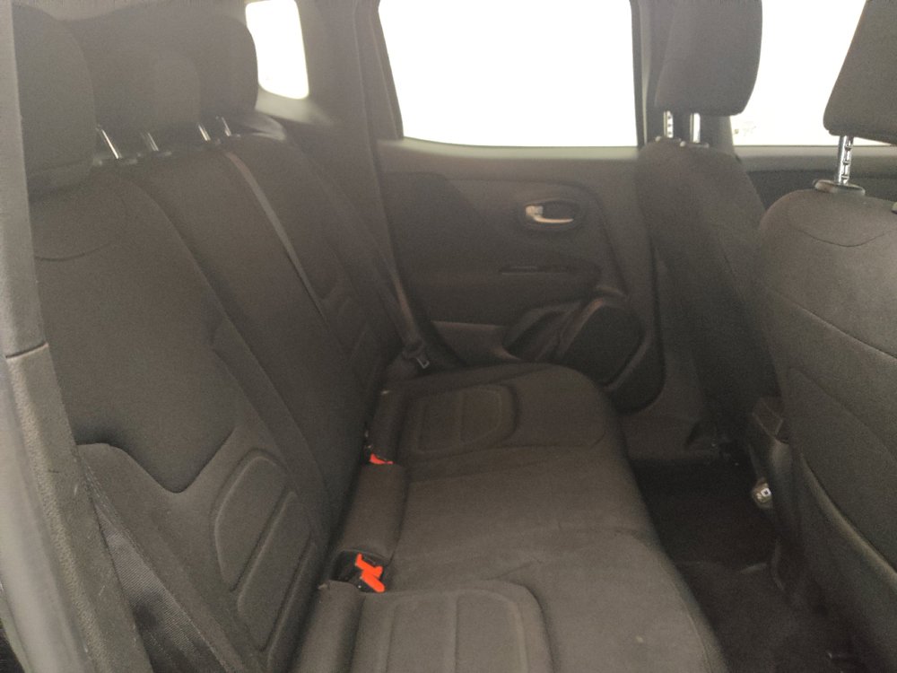 Used 2020 Jeep Renegade Latitude FWD image 19